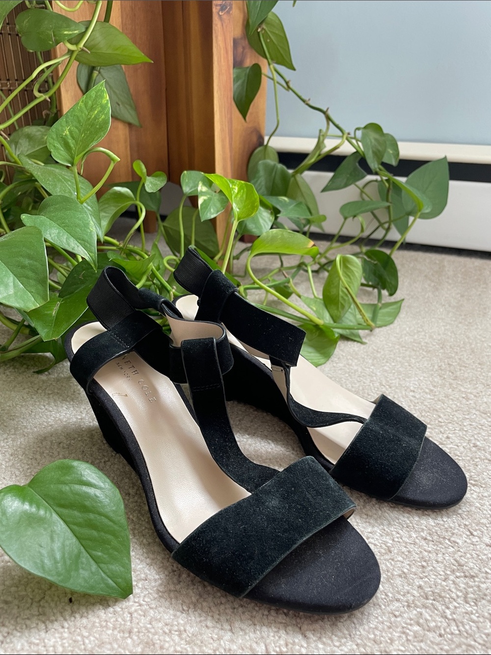 Kenneth Cole Black Suede Women’s Sandal, Size 6